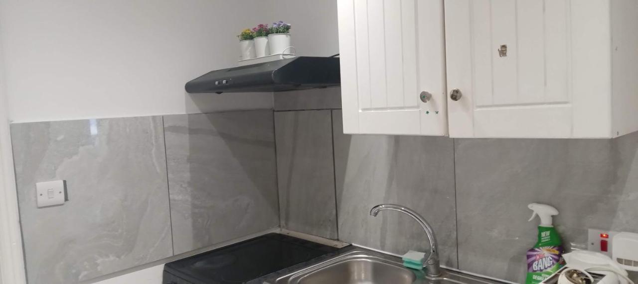 Comfortable Double Room London Ngoại thất bức ảnh